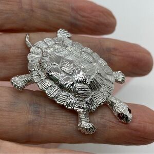 GERRY'S Silvertone Turtle Brooch Red Eyes
